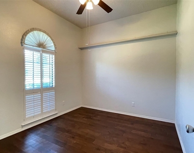 4023 Lawngate Drive - Photo Thumbnail 17