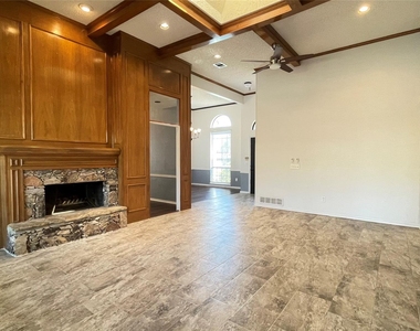 4023 Lawngate Drive - Photo Thumbnail 4