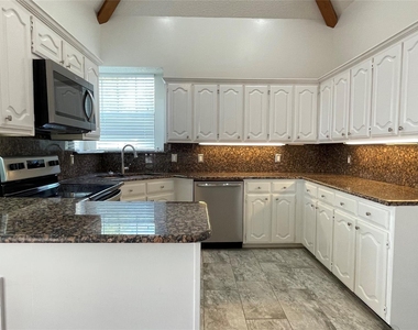 4023 Lawngate Drive - Photo Thumbnail 7