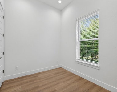 2925 Spruce Valley Lane - Photo Thumbnail 14