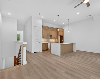 2925 Spruce Valley Lane - Photo Thumbnail 8