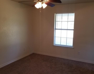 1618 Bois D Arc Street - Photo Thumbnail 8