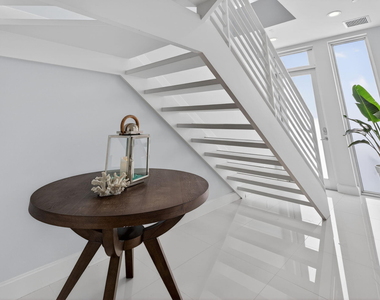 2743 Ne 1st Street - Photo Thumbnail 5