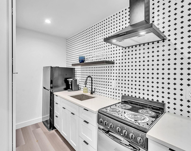 649 Ne 16th Terrace - Photo Thumbnail 12