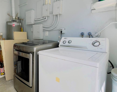 649 Ne 16th Terrace - Photo Thumbnail 18