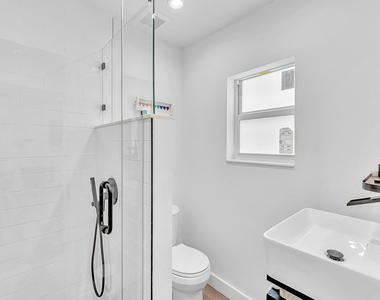 649 Ne 16th Terrace - Photo Thumbnail 16