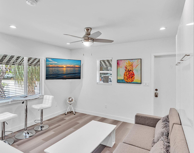 649 Ne 16th Terrace - Photo Thumbnail 7