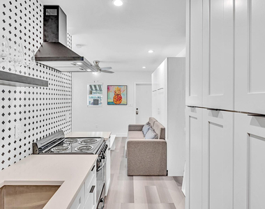 649 Ne 16th Terrace - Photo Thumbnail 11