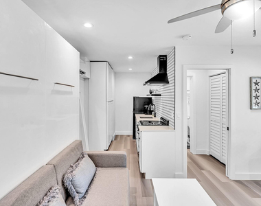 649 Ne 16th Terrace - Photo Thumbnail 5