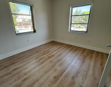 3591 Sw 10th Street - Photo Thumbnail 5