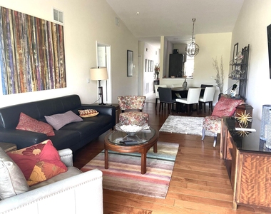 4240 Gator Trace Avenue - Photo Thumbnail 4
