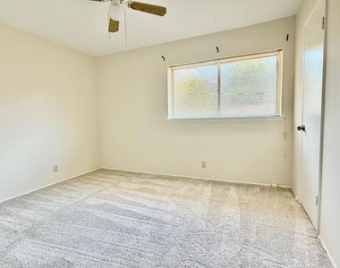 801 Kingswood Avenue - Photo Thumbnail 11