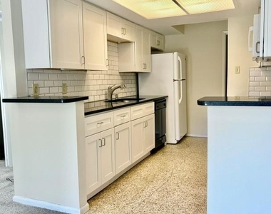 801 Kingswood Avenue - Photo Thumbnail 2