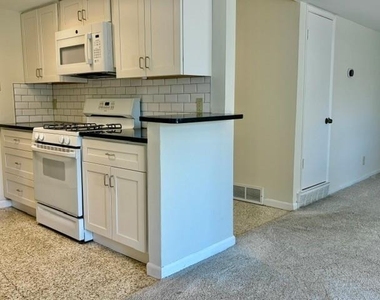801 Kingswood Avenue - Photo Thumbnail 3