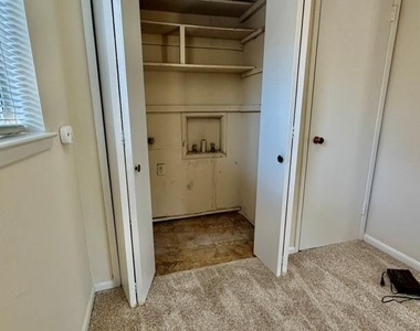 801 Kingswood Avenue - Photo Thumbnail 12