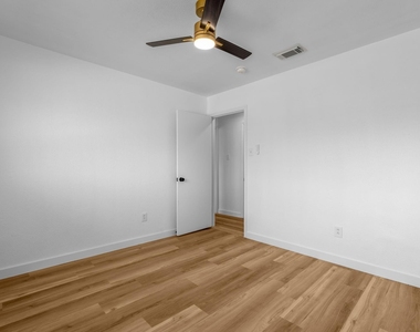 306 Bardfield Avenue - Photo Thumbnail 15