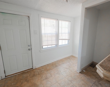 3900 Dexter Avenue - Photo Thumbnail 5