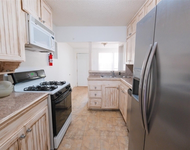3900 Dexter Avenue - Photo Thumbnail 7