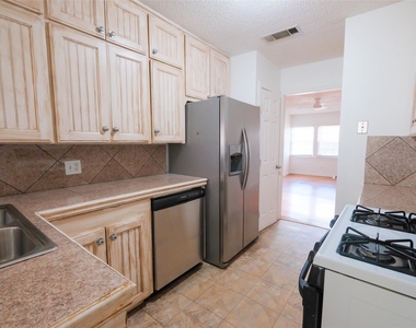 3900 Dexter Avenue - Photo Thumbnail 6