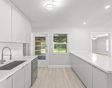 534 E Del Monte Avenue - Photo Thumbnail 17