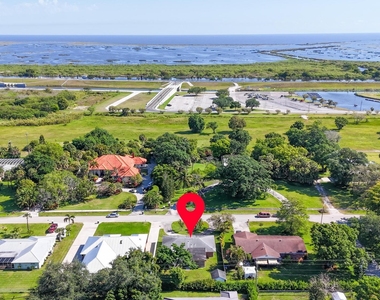 534 E Del Monte Avenue - Photo Thumbnail 3