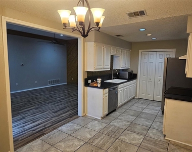3403 Hilltop Lane - Photo Thumbnail 11