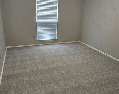 3403 Hilltop Lane - Photo Thumbnail 5