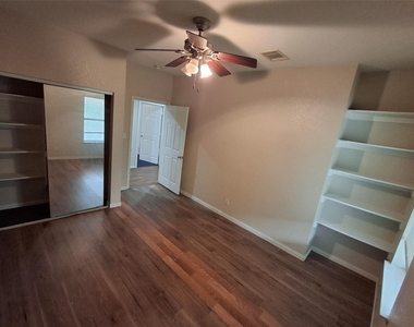 5203 Bexar Street - Photo Thumbnail 12