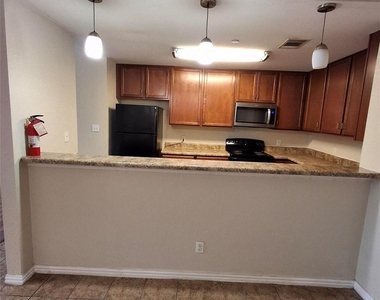 5203 Bexar Street - Photo Thumbnail 2