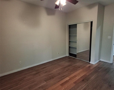 5203 Bexar Street - Photo Thumbnail 11