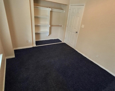 5203 Bexar Street - Photo Thumbnail 9