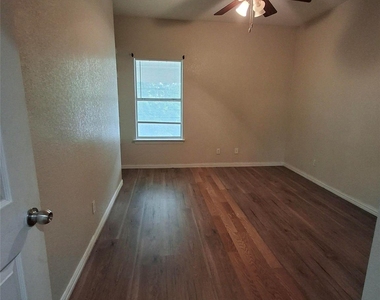 5203 Bexar Street - Photo Thumbnail 10