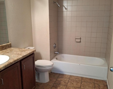 5203 Bexar Street - Photo Thumbnail 8