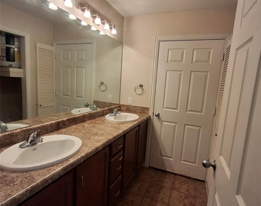 5203 Bexar Street - Photo Thumbnail 13