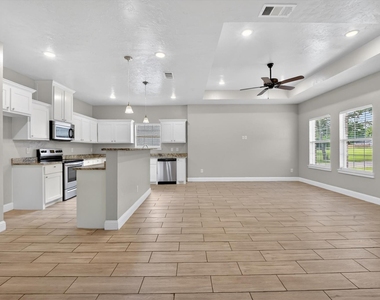 4404 Harris Street - Photo Thumbnail 3