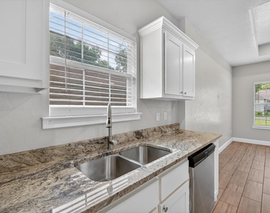 4404 Harris Street - Photo Thumbnail 5