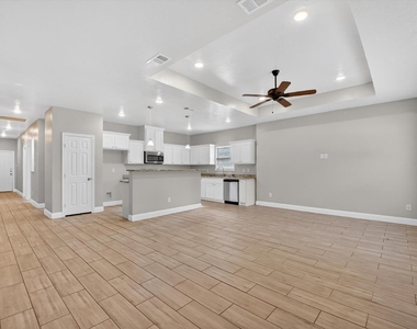 4404 Harris Street - Photo Thumbnail 1