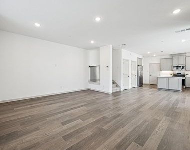 721 4th Street - Photo Thumbnail 4