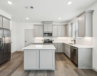 721 4th Street - Photo Thumbnail 8