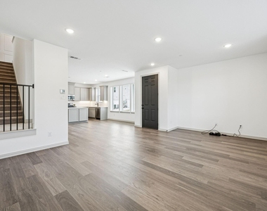 721 4th Street - Photo Thumbnail 3