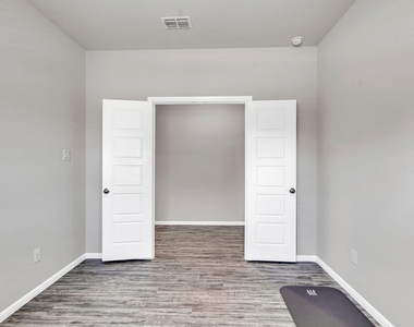 6934 Pampas Place - Photo Thumbnail 12