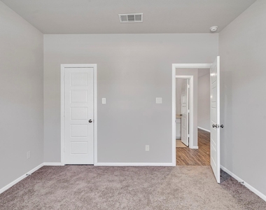 6934 Pampas Place - Photo Thumbnail 9