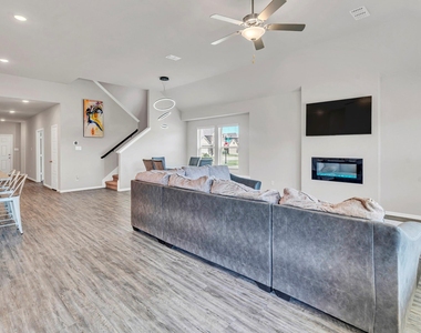6934 Pampas Place - Photo Thumbnail 13