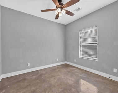 707 E Woodard Street - Photo Thumbnail 17