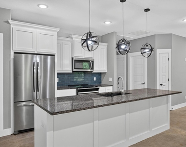 707 E Woodard Street - Photo Thumbnail 5