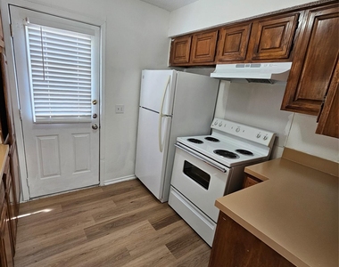 1400 Darr Street - Photo Thumbnail 3