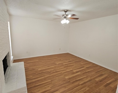 1400 Darr Street - Photo Thumbnail 10