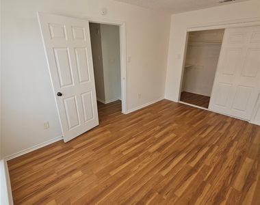 1400 Darr Street - Photo Thumbnail 13