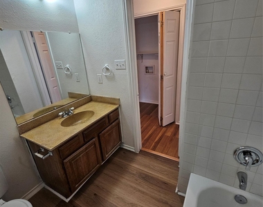 1400 Darr Street - Photo Thumbnail 17
