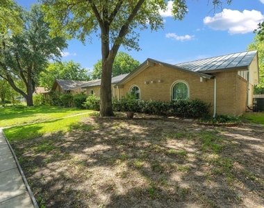 4222 Foliage Drive - Photo Thumbnail 2